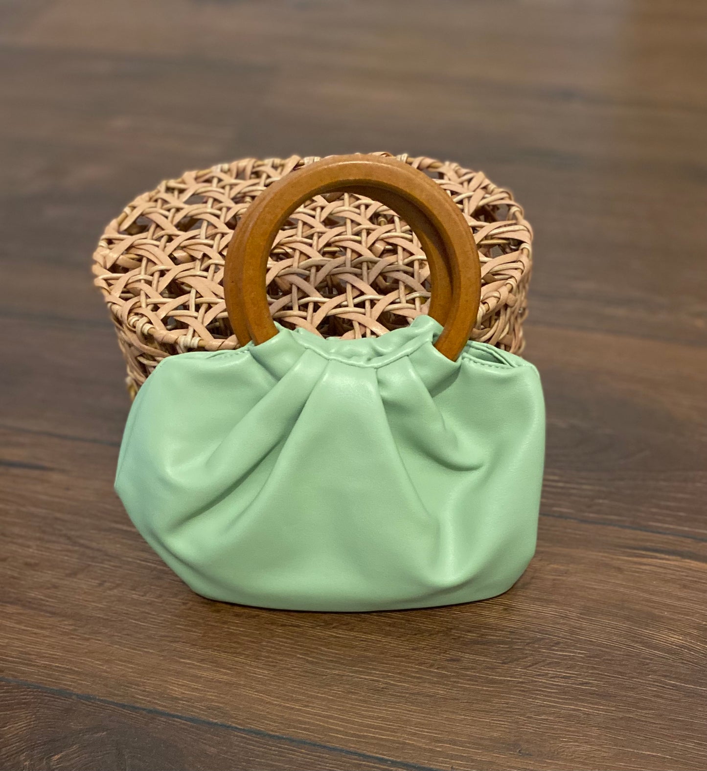 Wood handle handbag